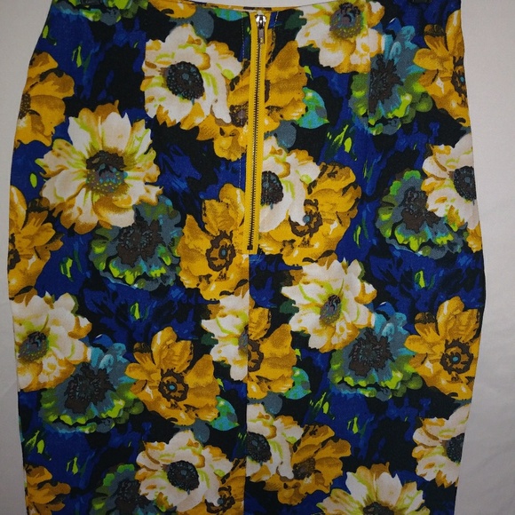 Forever 21 M Sunflower Pencil Skirt - Picture 2 of 3